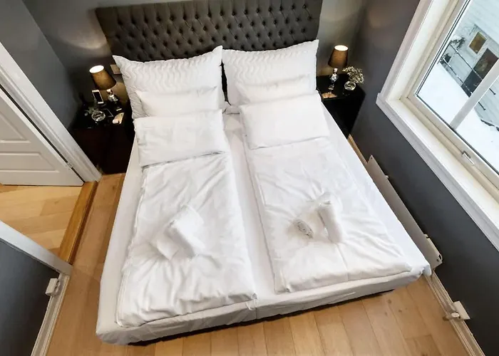 Dinbnb Homes I Historical 1850 House