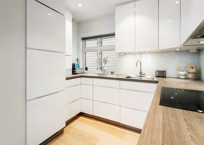 Apartament Dinbnb Homes I Historical 1850 House *